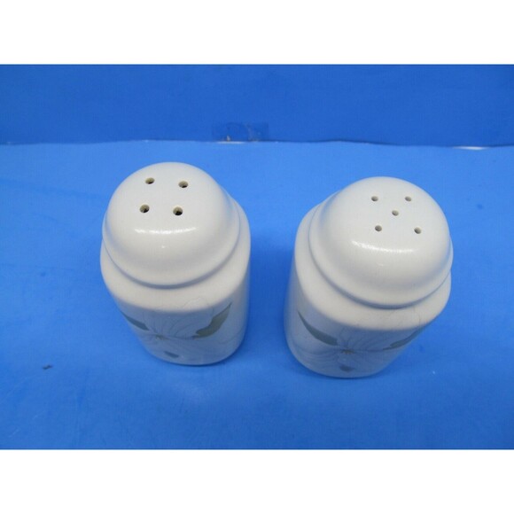 Mikasa Salt And Pepper Shakers Natural Beauty Perfect Pair 3 1/2" - Picture 2 of 6